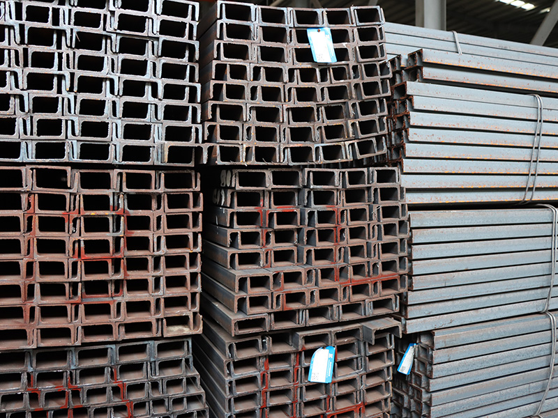 槽鋼：種類(lèi)齊全  按需定制