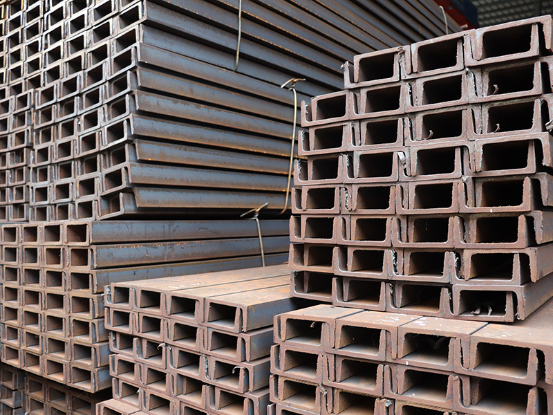 槽鋼：種類(lèi)齊全  按需定制