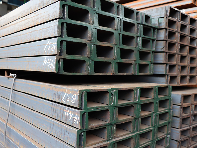 槽鋼：種類(lèi)齊全  按需定制